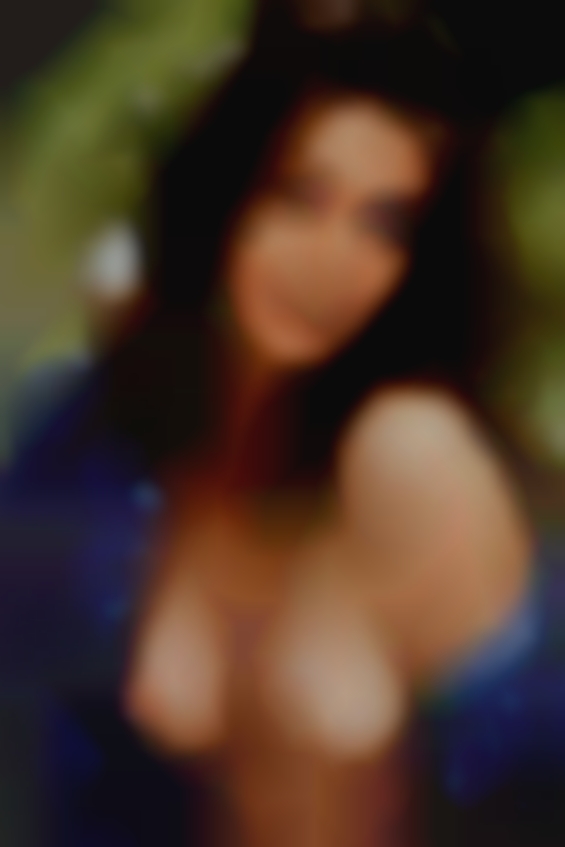 Cum naked ran down my nwifes females legs.